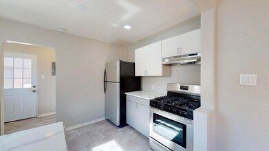 1009 Bryn Mawr Dr NE in Albuquerque, NM - Building Photo - Building Photo