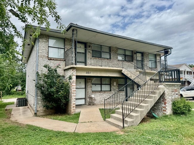 property at 101 SE 42nd St