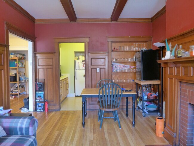 147 Fuller St, Unit 3 in Brookline, MA - Building Photo - Building Photo