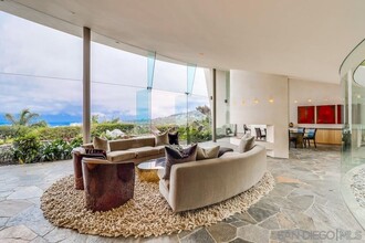 724 Muirlands Vista Way in San Diego, CA - Building Photo - Building Photo