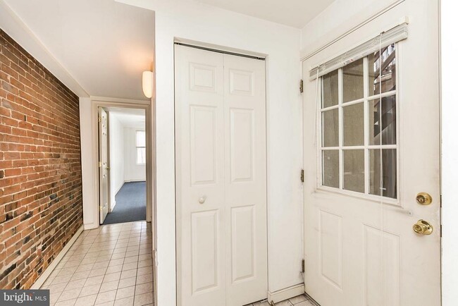 906 S Charles St in Baltimore, MD - Building Photo - Building Photo