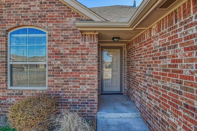 1004 Ridgeway Dr in Moore, OK - Building Photo - Building Photo