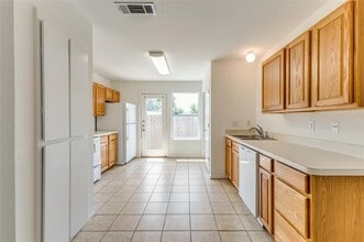 125 Cambridge Dr in Saginaw, TX - Building Photo - Building Photo