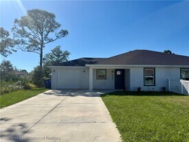 5509 Castania Dr in Sebring, FL - Building Photo