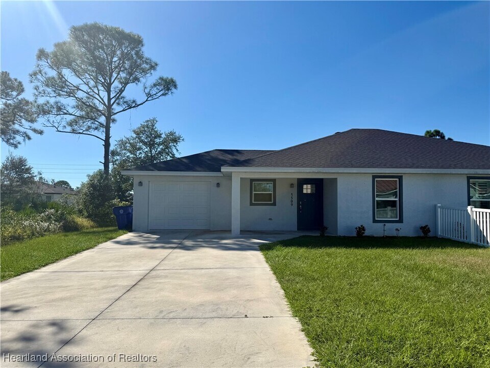 5509 Castania Dr in Sebring, FL - Building Photo
