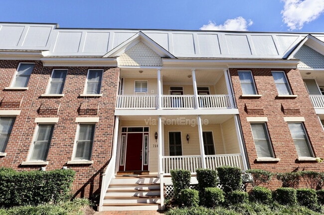 property at 728 S Pine St