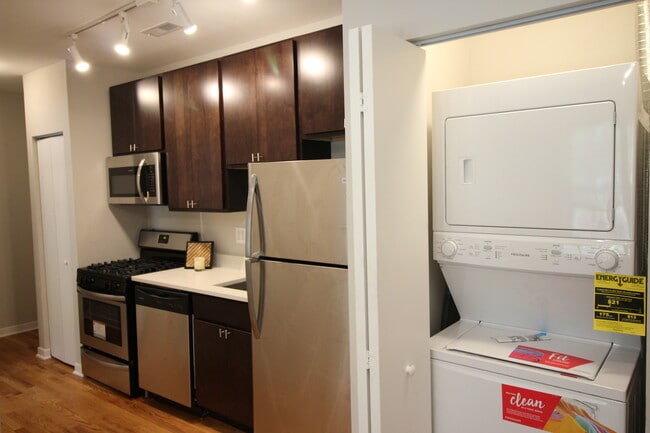 3104 W Sunnyside Ave, Unit 2R