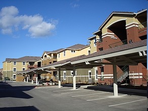 Valencia Point in Sacramento, CA - Foto de edificio - Building Photo