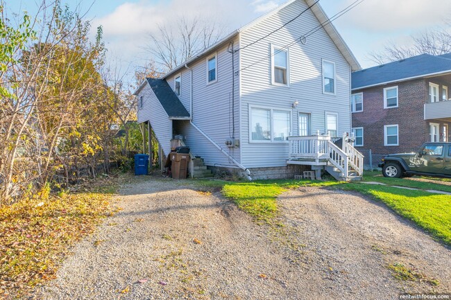 433 Ahnaip St in Menasha, WI - Building Photo - Building Photo