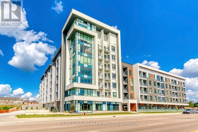 property at 95-495 Dundas St W