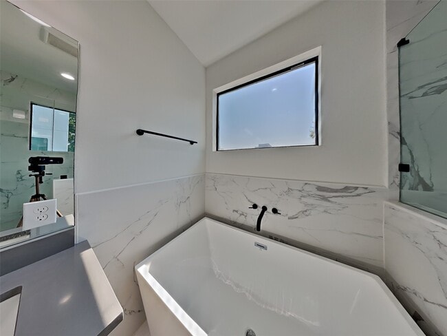2307 Emancipation Ave in Houston, TX - Building Photo - Building Photo