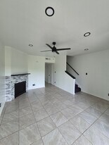 Golden Village Townhomes in Houston, TX - Building Photo