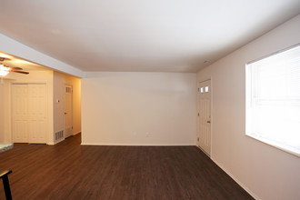 Green Valley Apartments in East Stroudsburg, PA - Building Photo - Interior Photo