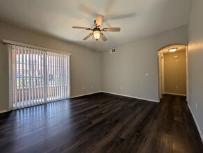 400 Amber Pine St in Las Vegas, NV - Building Photo - Building Photo