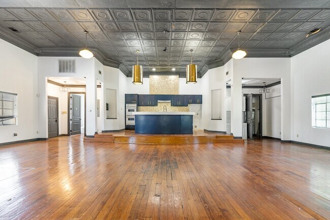 property at 2602 Kings Rd