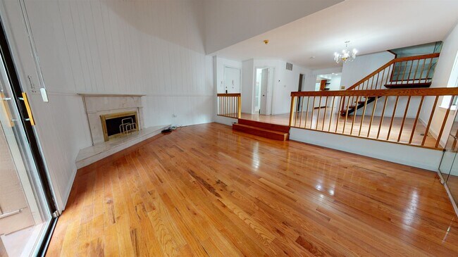602 Sanderling Ct in Secaucus, NJ - Building Photo - Building Photo