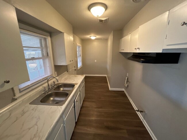 4006 Newton Dr in Memphis, TN - Building Photo - Building Photo