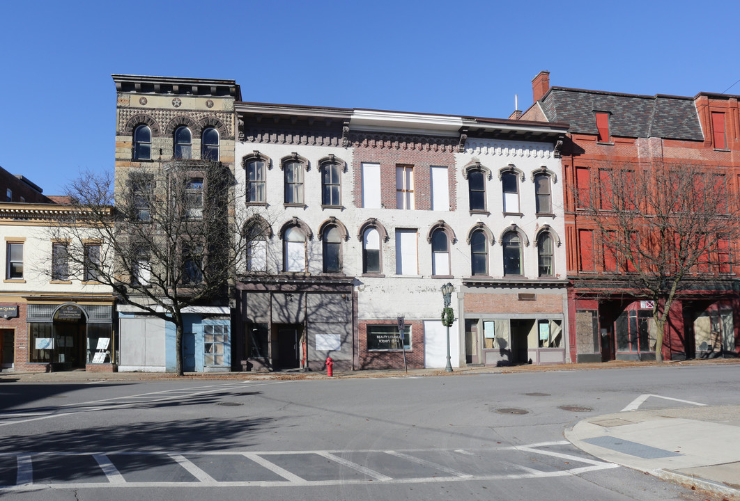 20-26 S Main St in Gloversville, NY - Foto de edificio