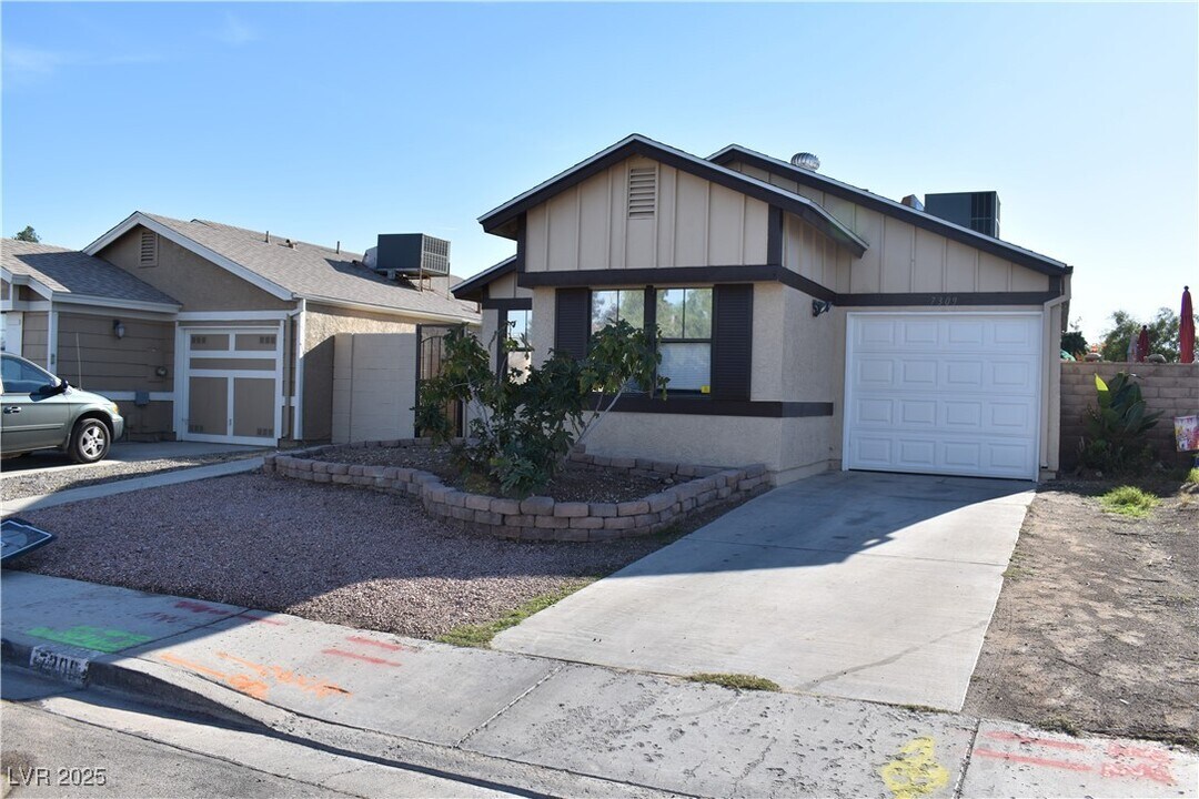 7309 Topeka Dr in Las Vegas, NV - Building Photo