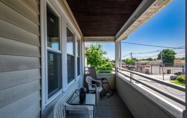 1085 Main St