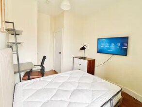 Furnished room/NOT APARTMENT in Brooklyn, NY - Building Photo - Building Photo