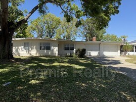 1872 McKinley St in Clearwater, FL - Building Photo