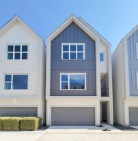 7705 Earl Rudder Wy in Houston, TX - Building Photo