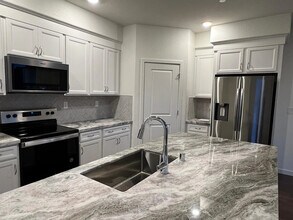 3050 Lupita Pepper Walk in Sacramento, CA - Foto de edificio - Building Photo