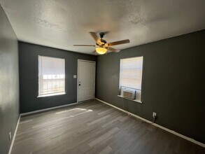 2513 Quintana Rd in San Antonio, TX - Building Photo - Building Photo