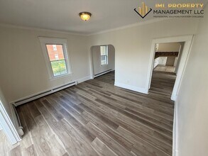 78 Barre St, Unit 1 in Fall River, MA - Foto de edificio - Building Photo
