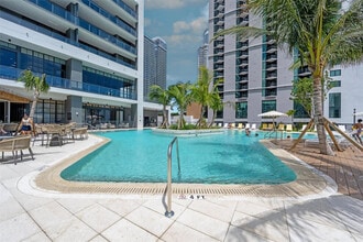 601 NE 1st Ave in Miami, FL - Foto de edificio - Building Photo