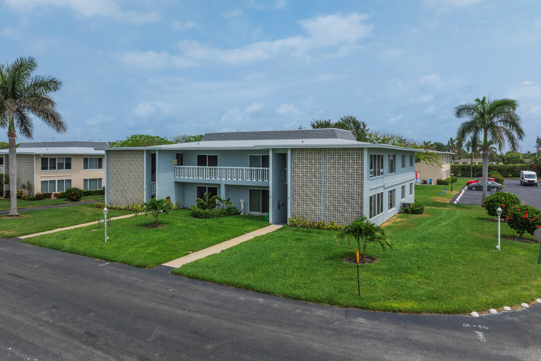 High Point West Condominiums in Boynton Beach, FL - Foto de edificio