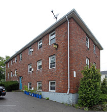 30 Parker St in Quincy, MA - Foto de edificio - Building Photo