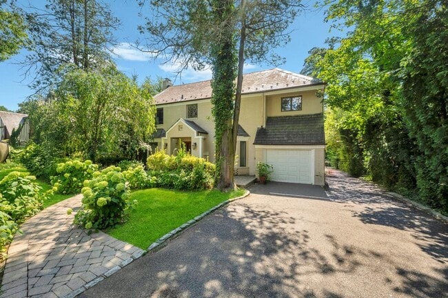 property at 18 Parkside Dr
