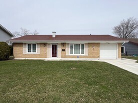 1380 Rosedale Ln in Hoffman Estates, IL - Building Photo