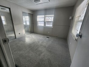 Starlight Mobile Home Park in Brighton, MI - Foto de edificio - Interior Photo