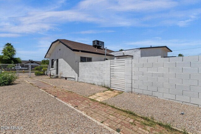 325 N 18th Dr in Phoenix, AZ - Building Photo - Building Photo