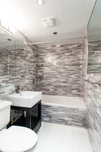 338 E 100th St in New York, NY - Building Photo - Building Photo