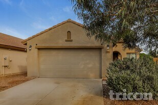 886 W Desert Hills Dr in San Tan Valley, AZ - Building Photo