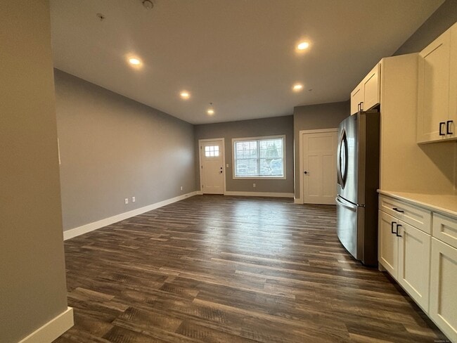 303 Norwich-New London Turnpike in Montville, CT - Foto de edificio - Building Photo