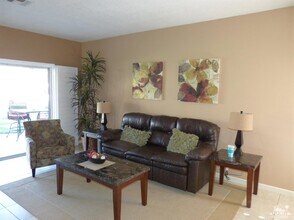221 Vista Royale Cir E in Palm Desert, CA - Building Photo - Building Photo