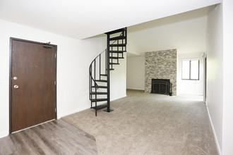 Alpine Slopes Apartments in Comstock Park, MI - Building Photo - Interior Photo