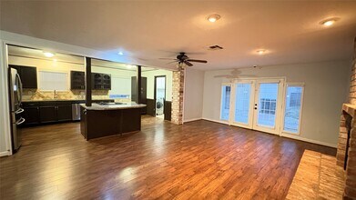 13914 Oakwood Ln in Sugar Land, TX - Foto de edificio - Building Photo