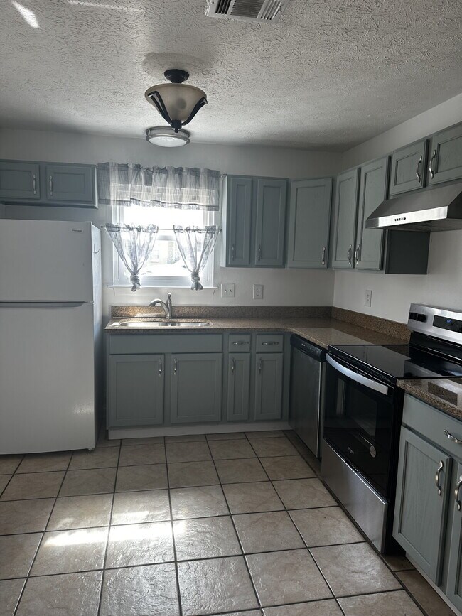 636 W Caladium Cir in Panama City Beach, FL - Building Photo - Building Photo