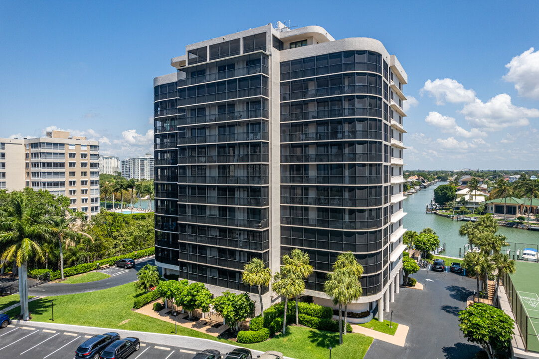 Vanderbilt Yacht and Racquet Club in Naples, FL - Building Photo