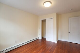 19 Claymoss Rd in Boston, MA - Foto de edificio - Building Photo