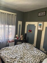 38 Lincoln Ave, Unit 2R in Brooklyn, NY - Building Photo - Building Photo