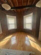 919 Beacon St, Unit 1 in Boston, MA - Foto de edificio - Building Photo