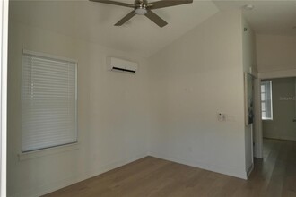 220 43rd Ave NE in St. Petersburg, FL - Building Photo - Building Photo