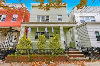 182 Avenue F in Bayonne, NJ - Building Photo - Building Photo